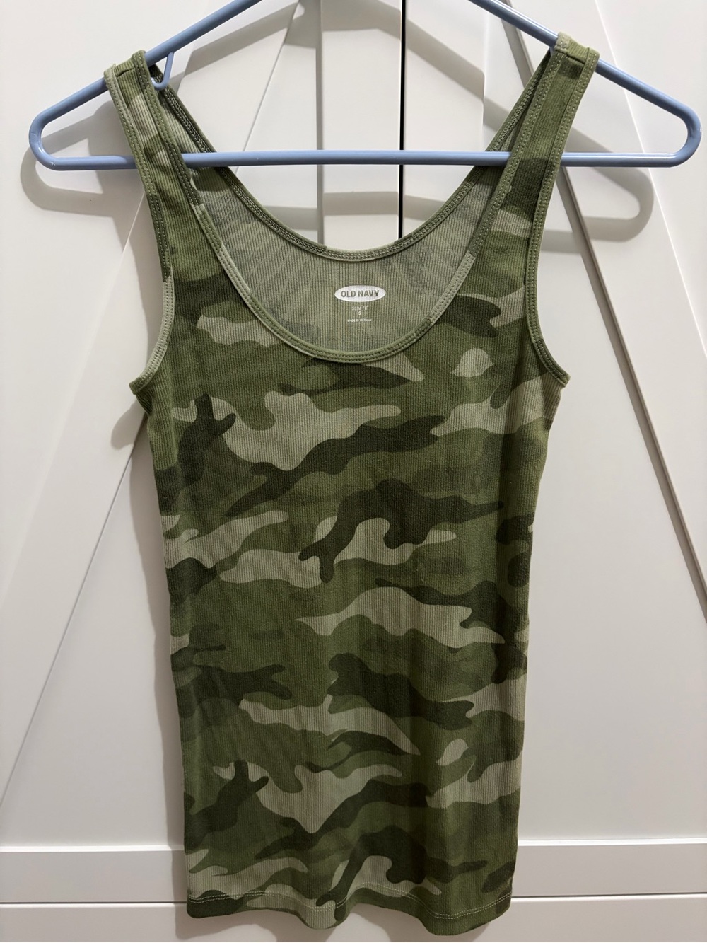 Old Navy Women’s Camo Ribbed Tank Top - Olive and Dark Green